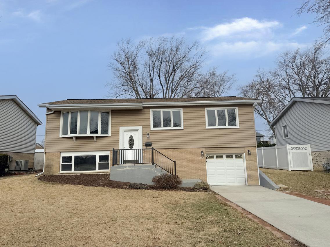 9008 Sycamore Dr., Hickory Hills, IL 60457