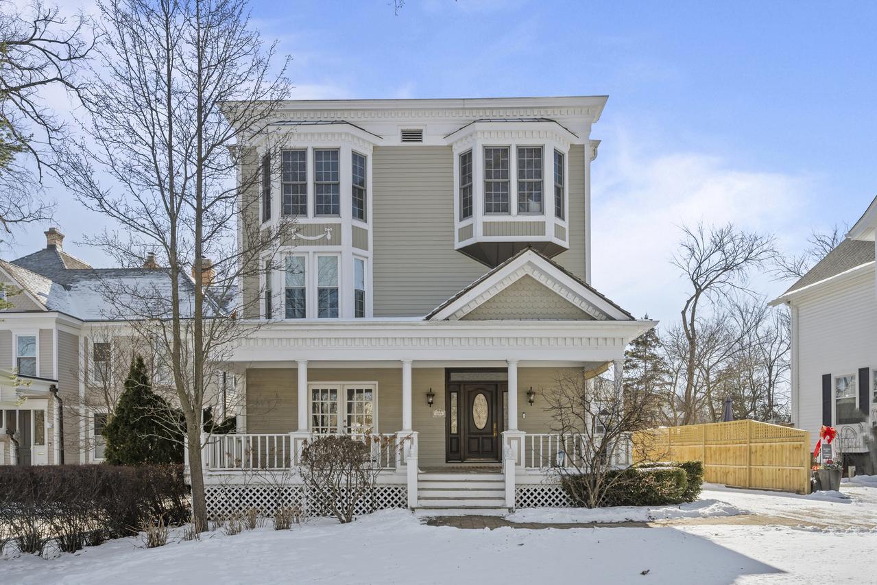 399 E Deerpath Rd., Lake Forest, IL 60045