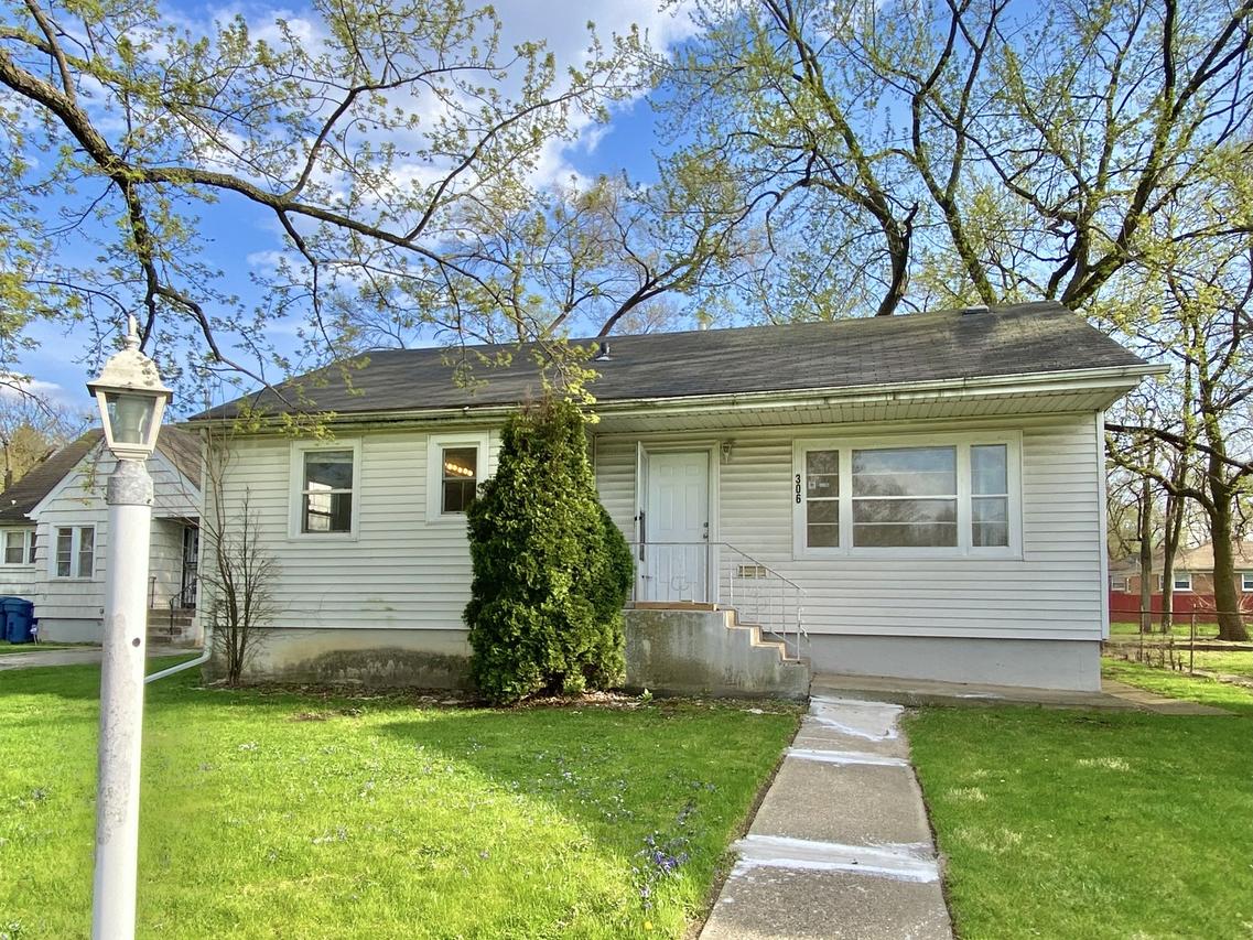 306 Calumet Blvd., Harvey, IL 60426