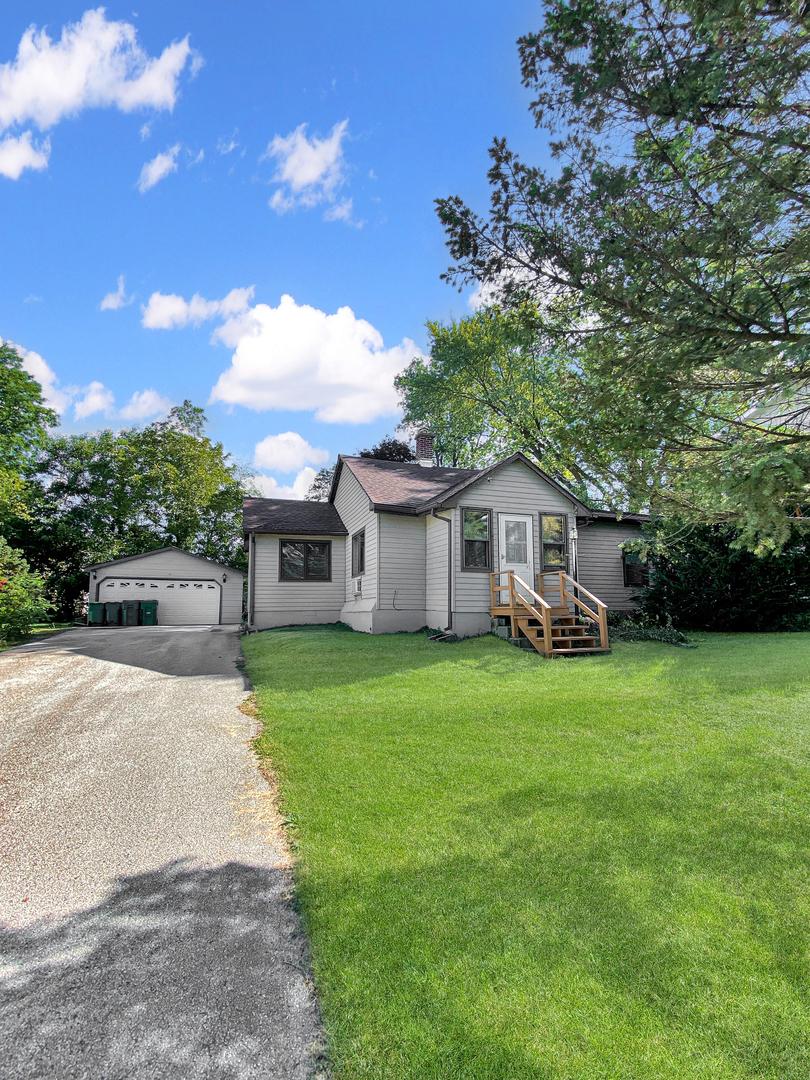 11 S Lake Ave., Fox Lake, IL 60020