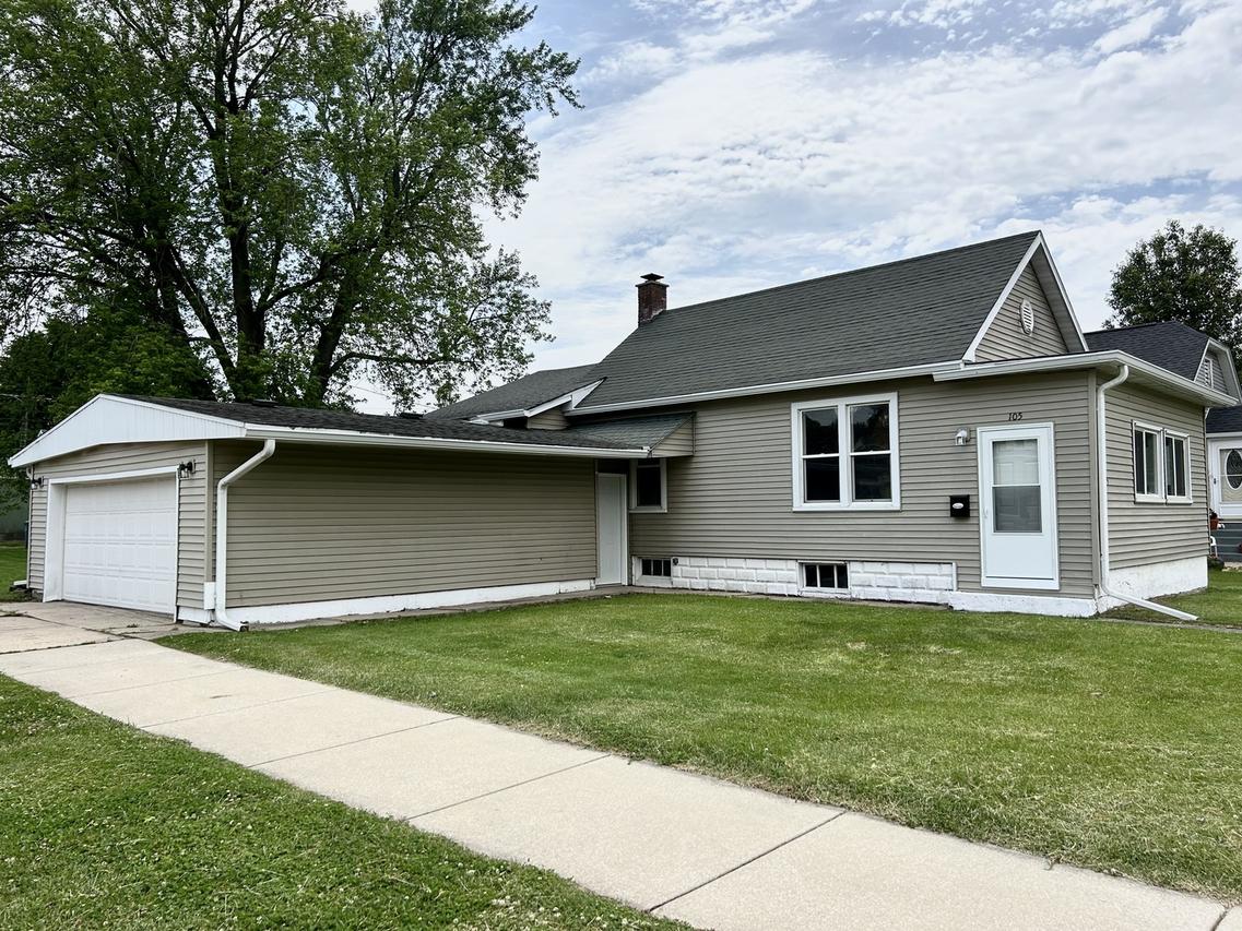 105 W 2nd St., Spring Valley, IL 61362