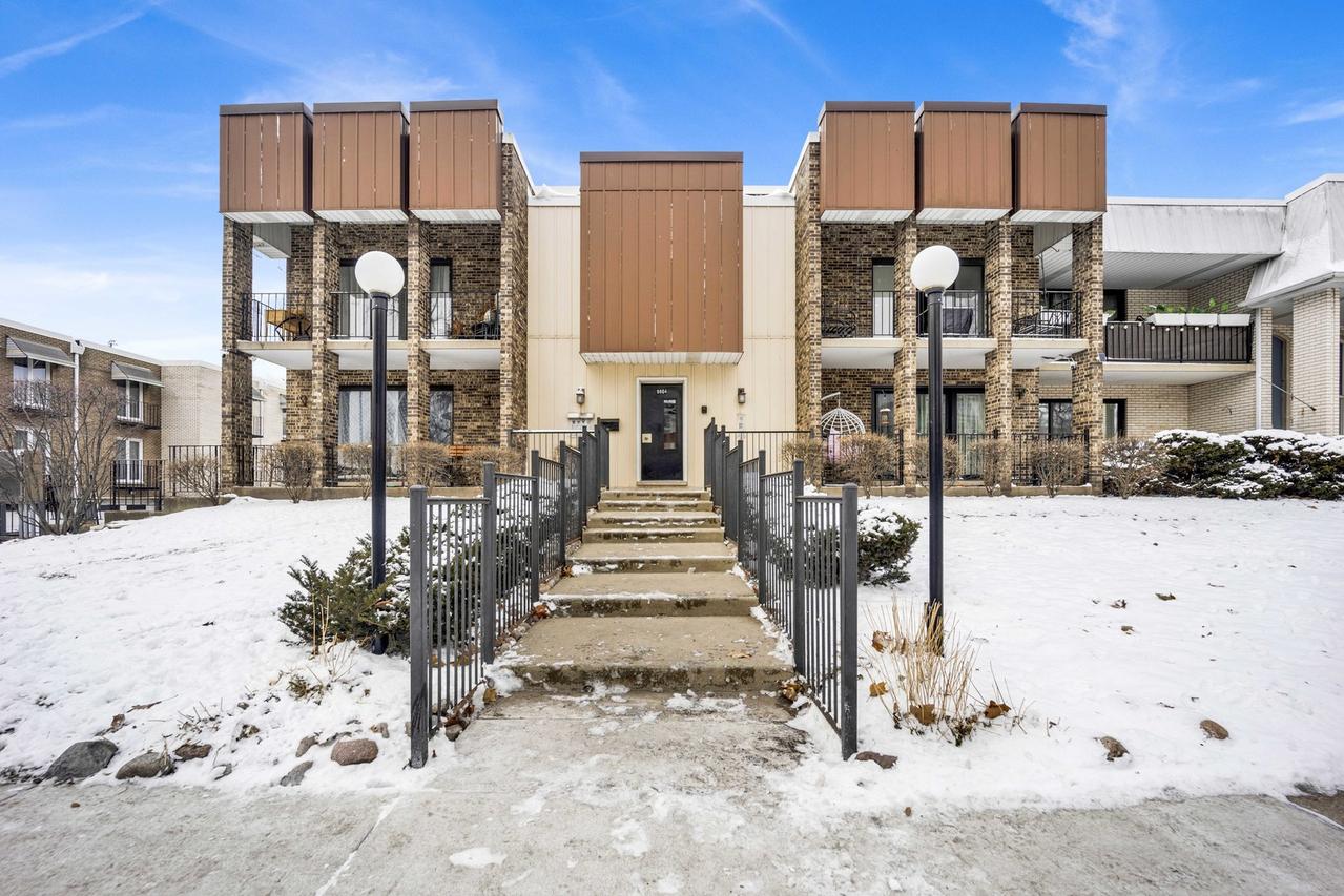 9804 S Karlov Ave. #D, Oak Lawn, IL 60453