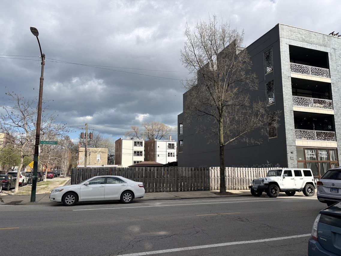 855 N California Ave., Chicago, IL 60622