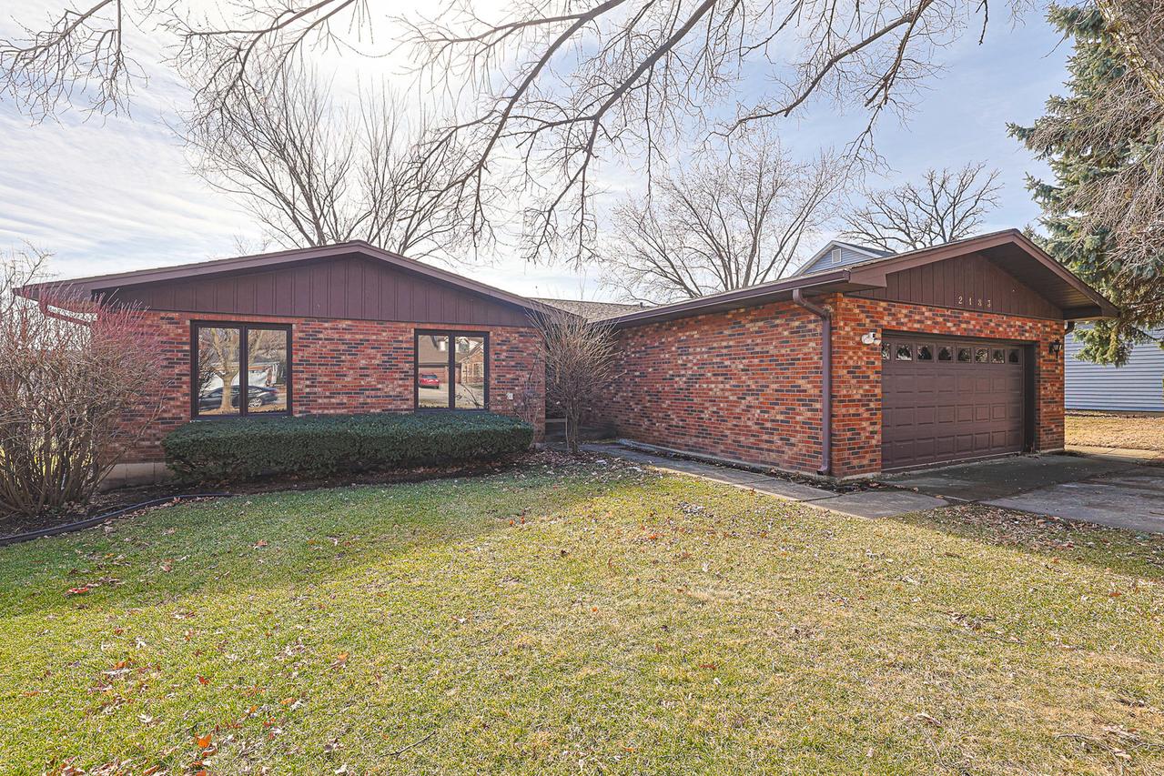 2183 Oak Hill Dr., Lisle, IL 60532