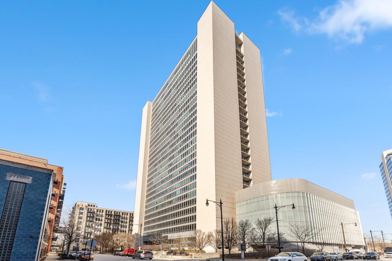 500 W Superior St. #1508, Chicago, IL 60654