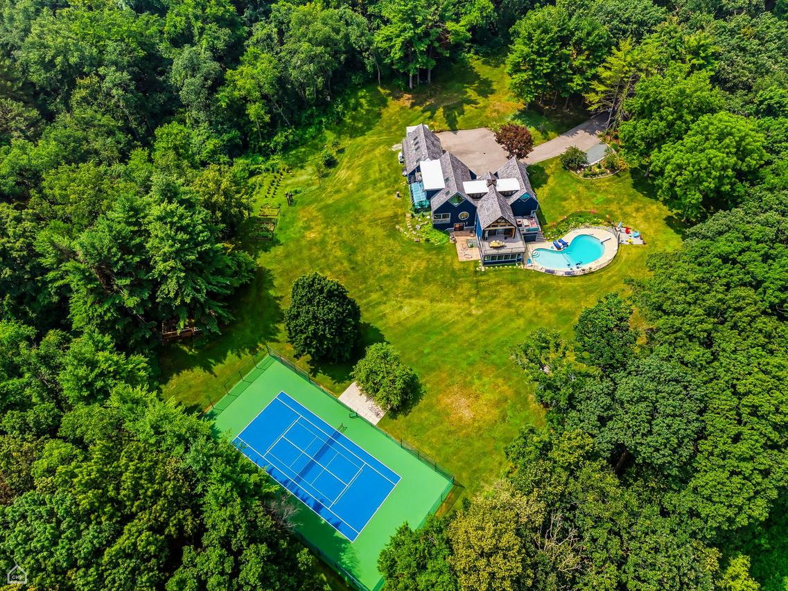 367 Overlook Rd., Barrington, IL 60010