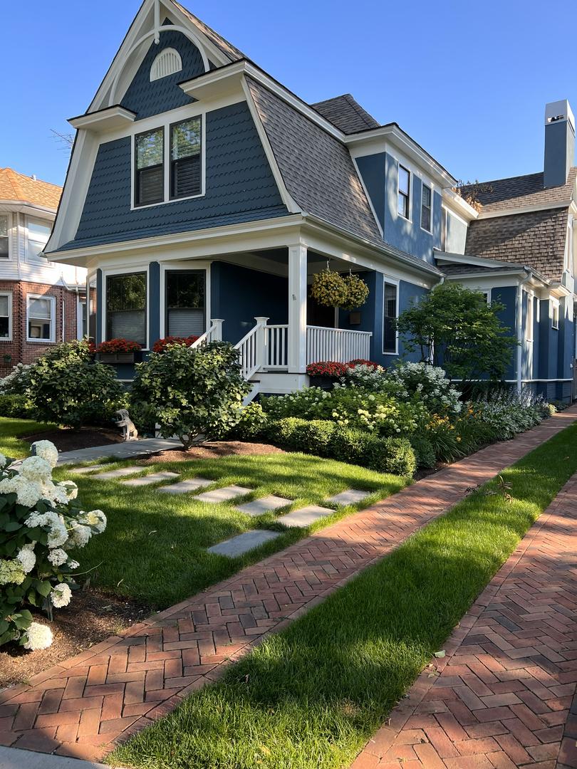 90 E Woodland Rd., Lake Forest, IL 60045