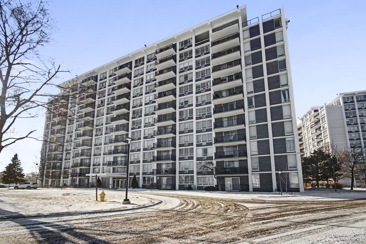 8801 W Golf Rd. #6E, Niles, IL 60714