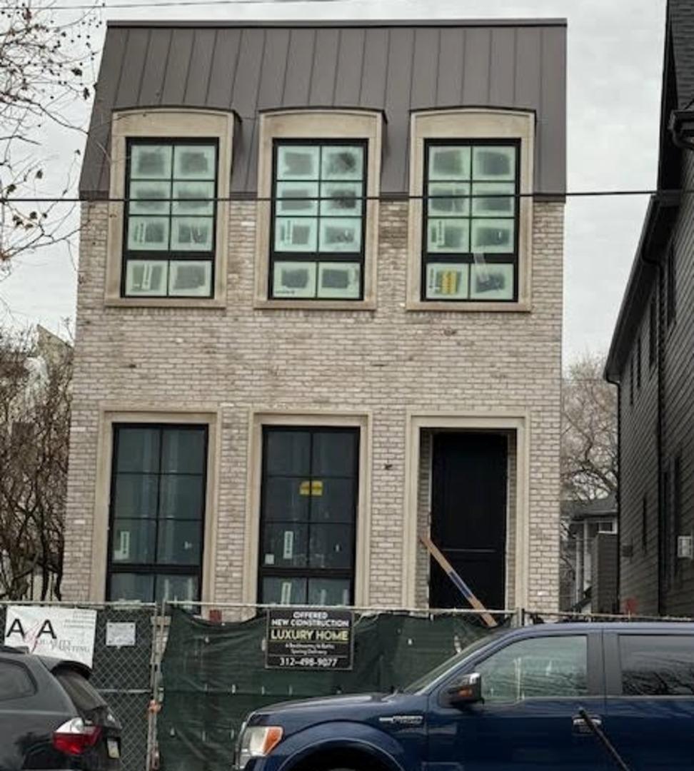 2222 N Southport Ave., Chicago, IL 60614