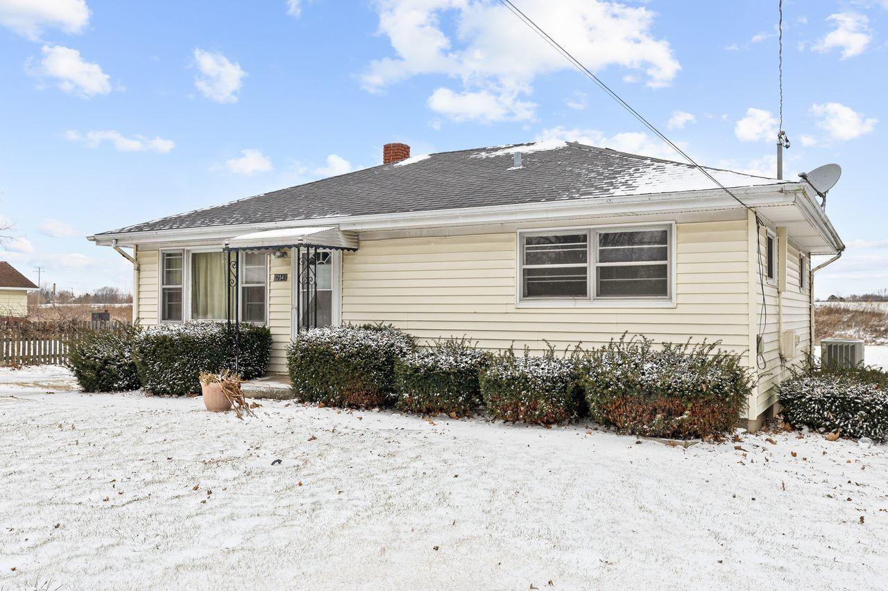 254 E Old Plank Rd., Burlington, IL 60109