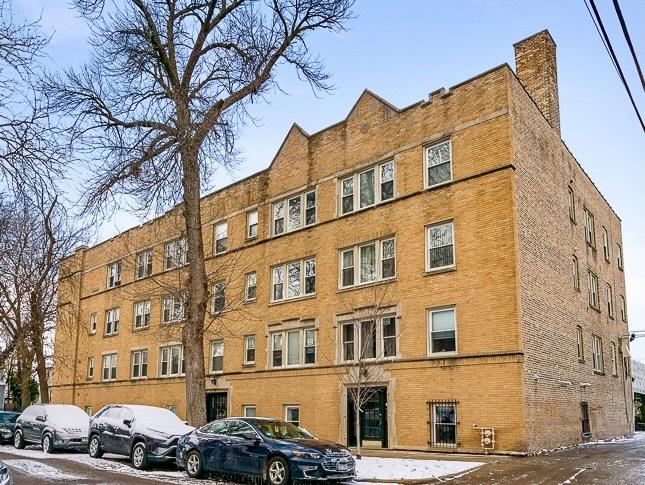 3654 W Belle Plaine Ave. #303, Chicago, IL 60618