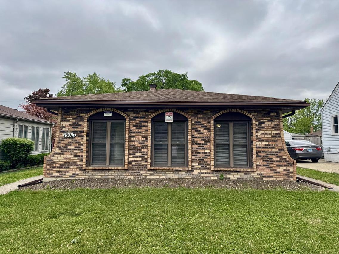 18013 Park Ave., Lansing, IL 60438
