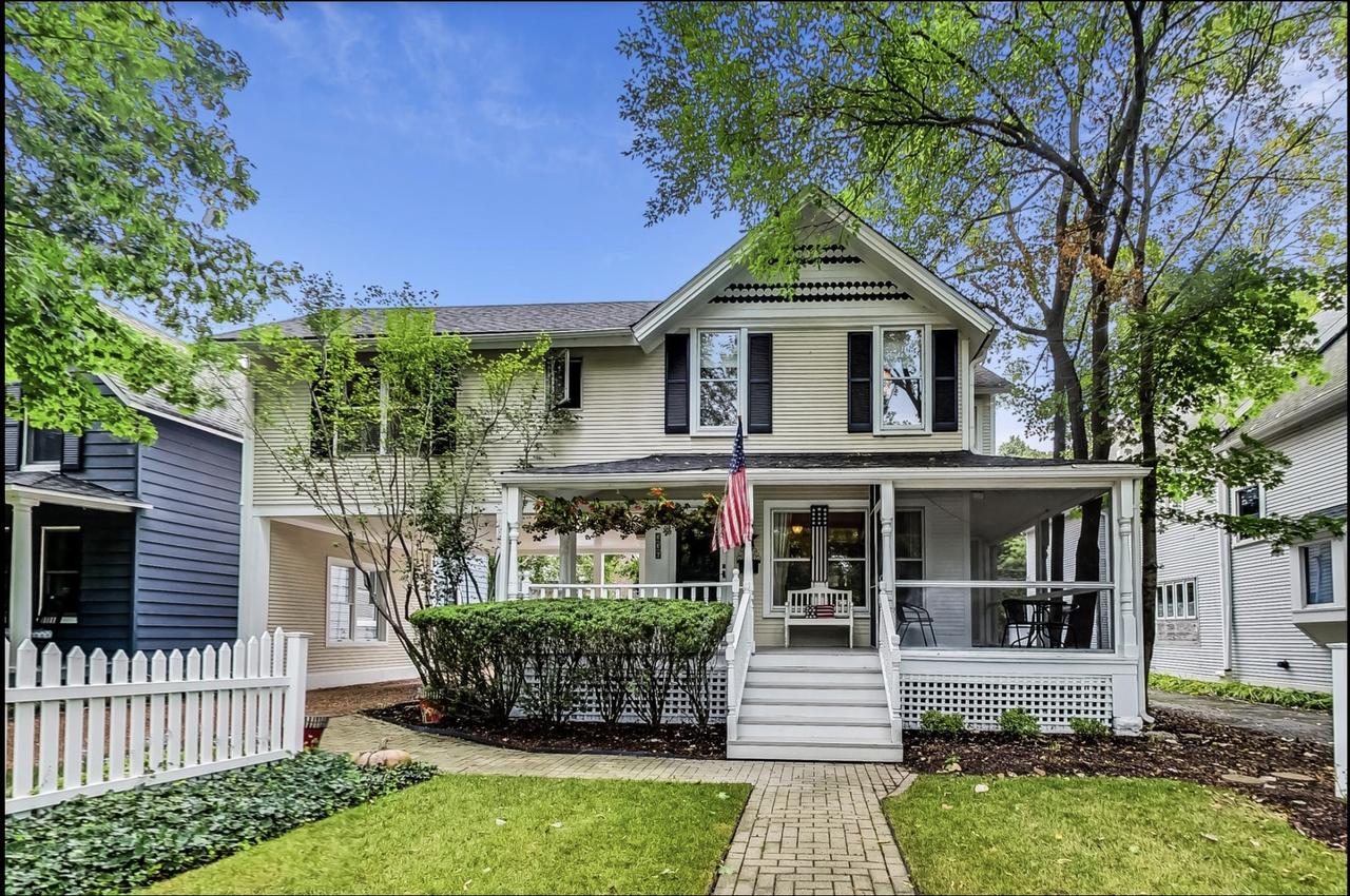 236 E Prospect Ave., Lake Bluff, IL 60044