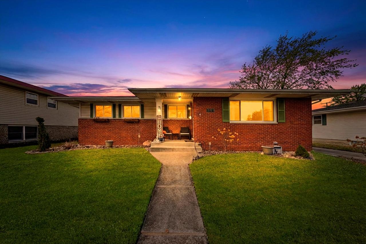 19404 Wildwood Ave., Lansing, IL 60438