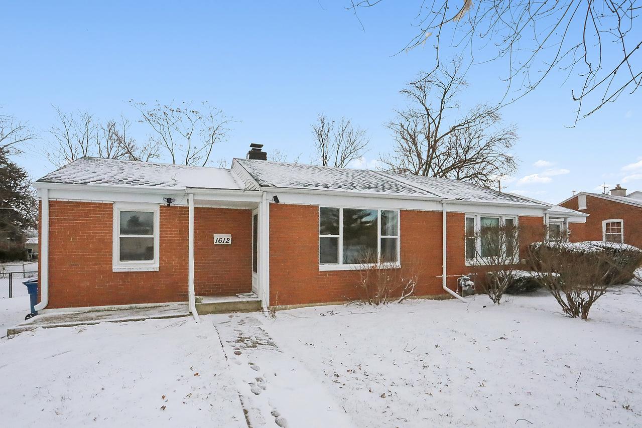 1612 N Prairie Ave., Crest Hill, IL 60403