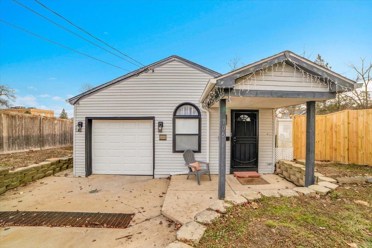 705 State St., Lemont, IL 60439