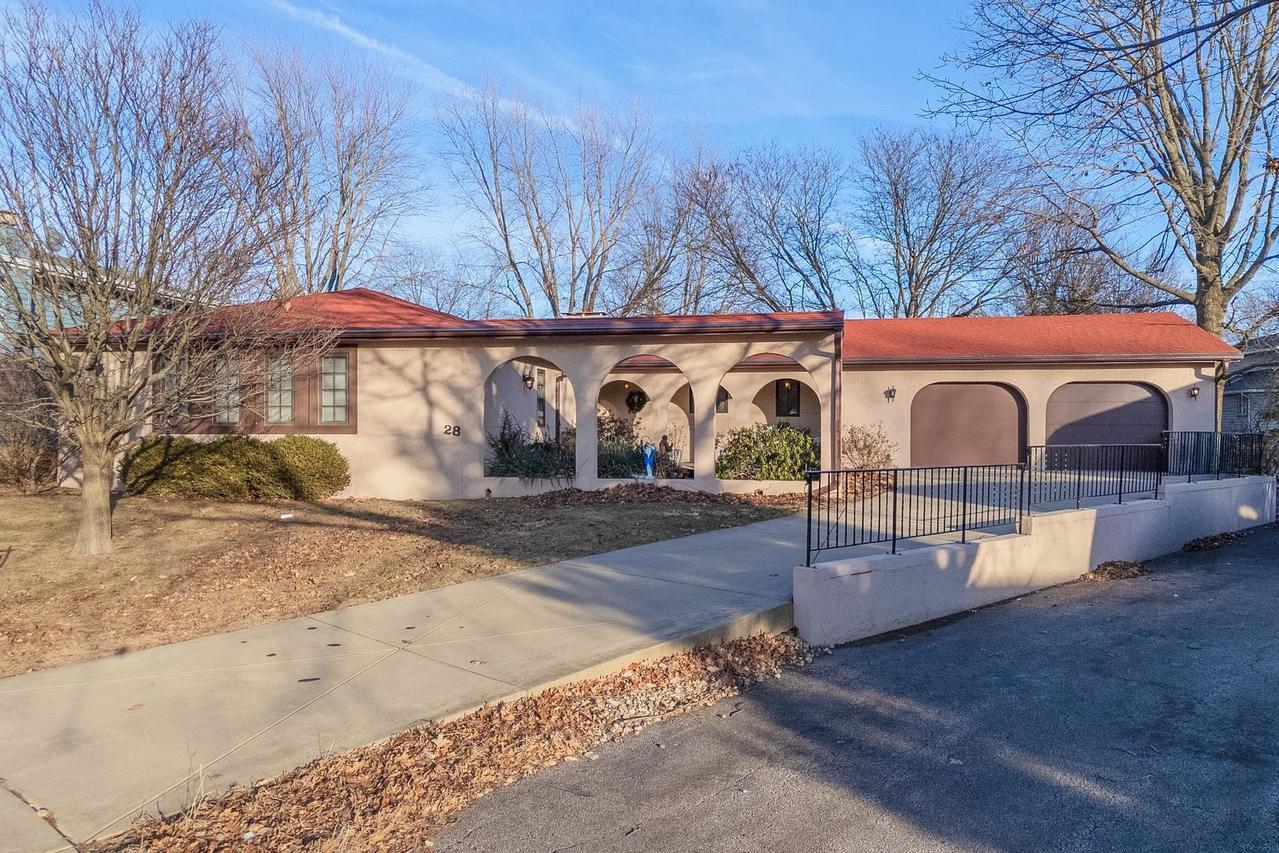 28 Chatsford Ct., Bloomington, IL 61704