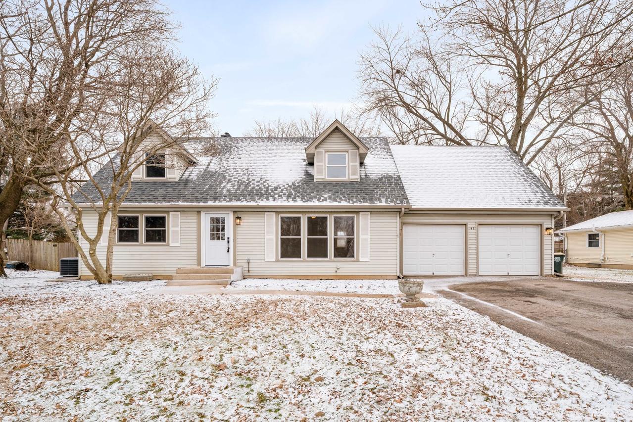 82 Ashlawn Ave., Oswego, IL 60543