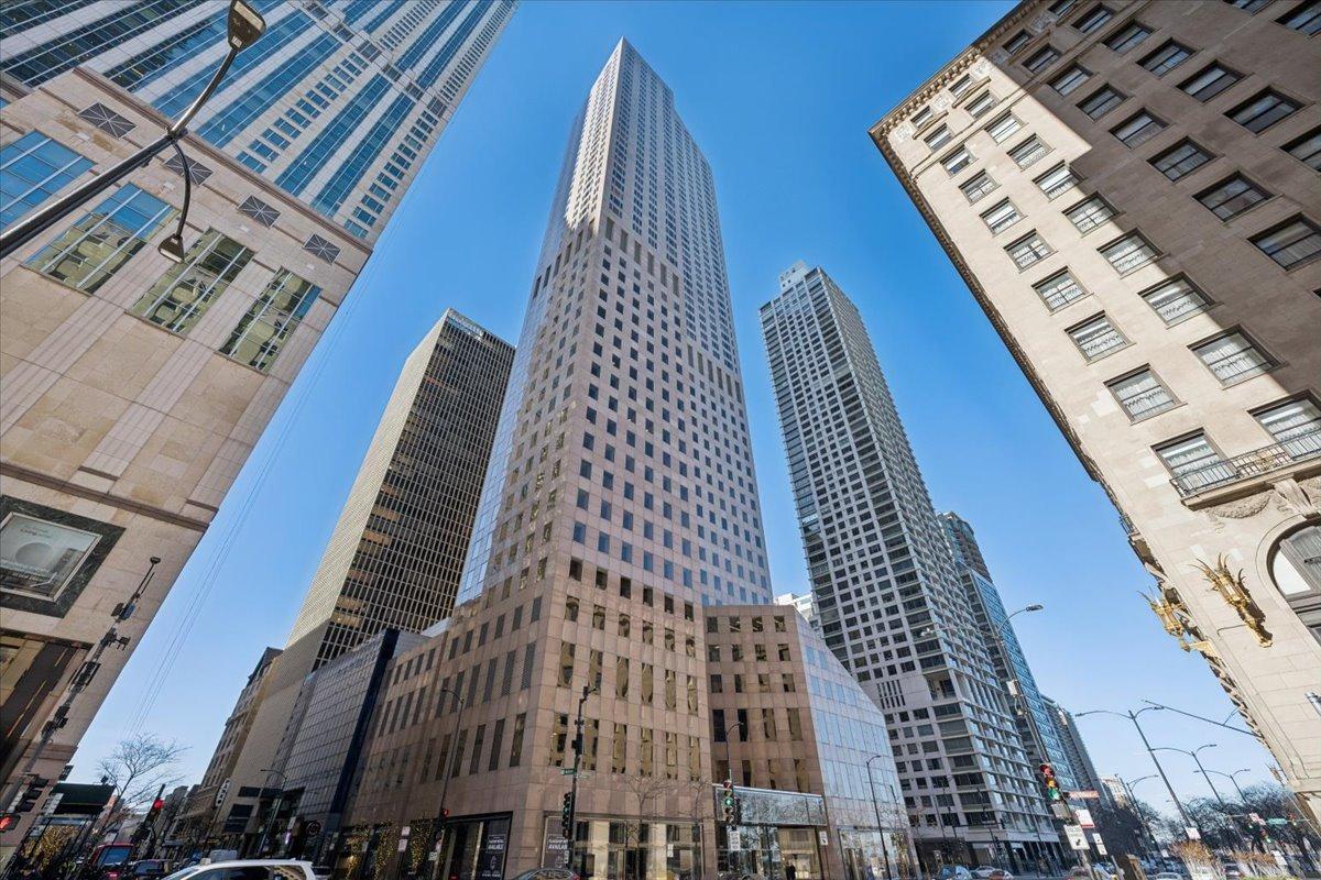950 N Michigan Ave. #2704, Chicago, IL 60611