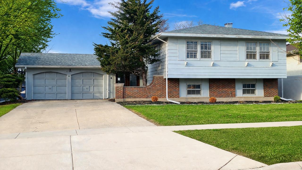 1360 Devonshire Ln., Hoffman Estates, IL 60169