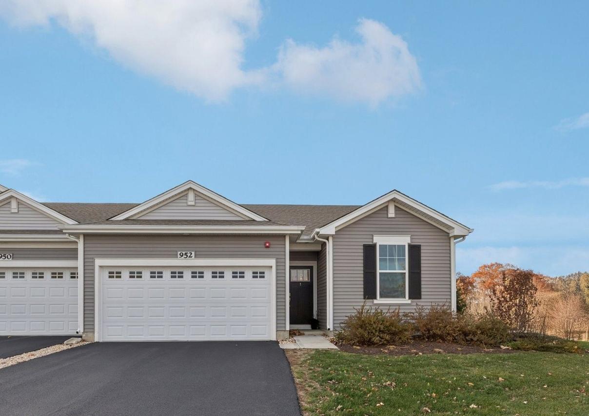 952 Darwin St., North Aurora, IL 60542