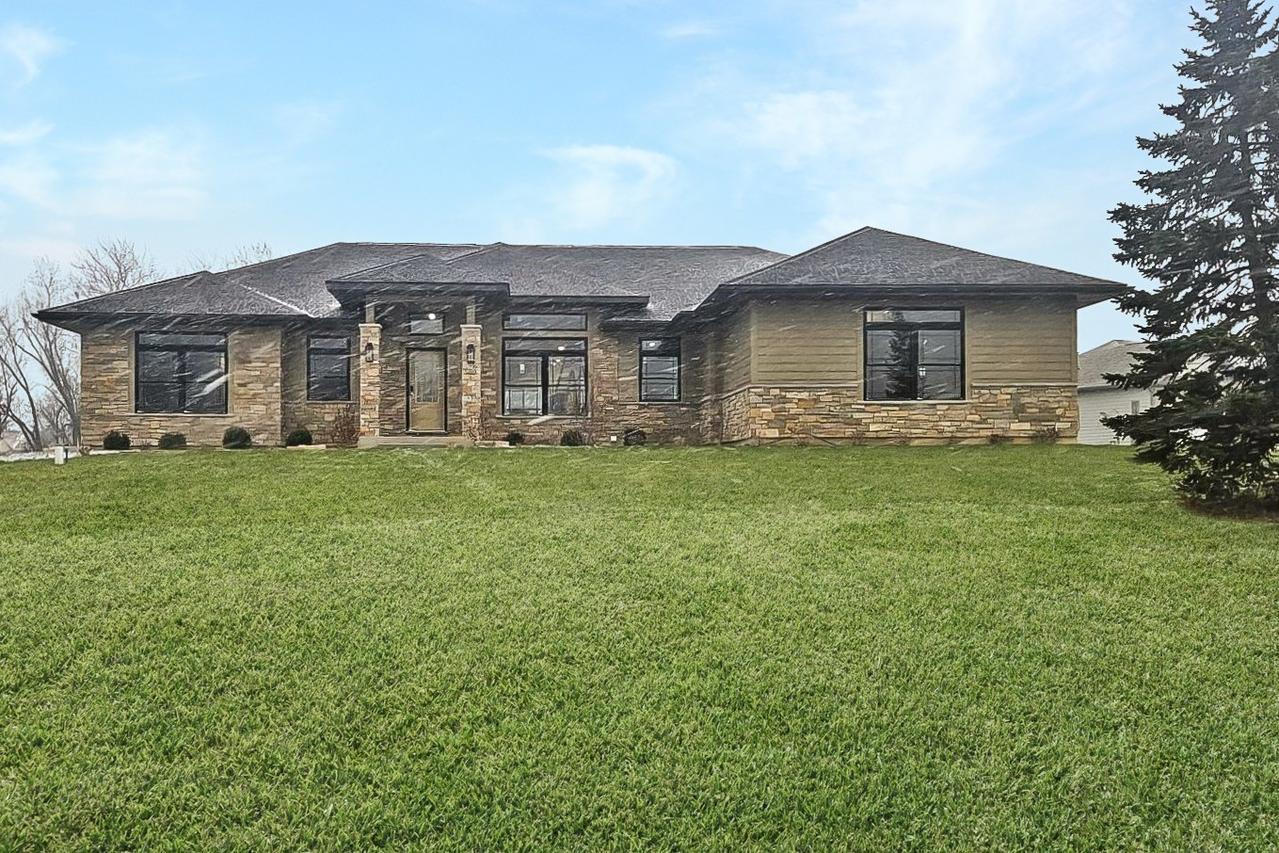 1979 Red Oak Ln., Spring Grove, IL 60081