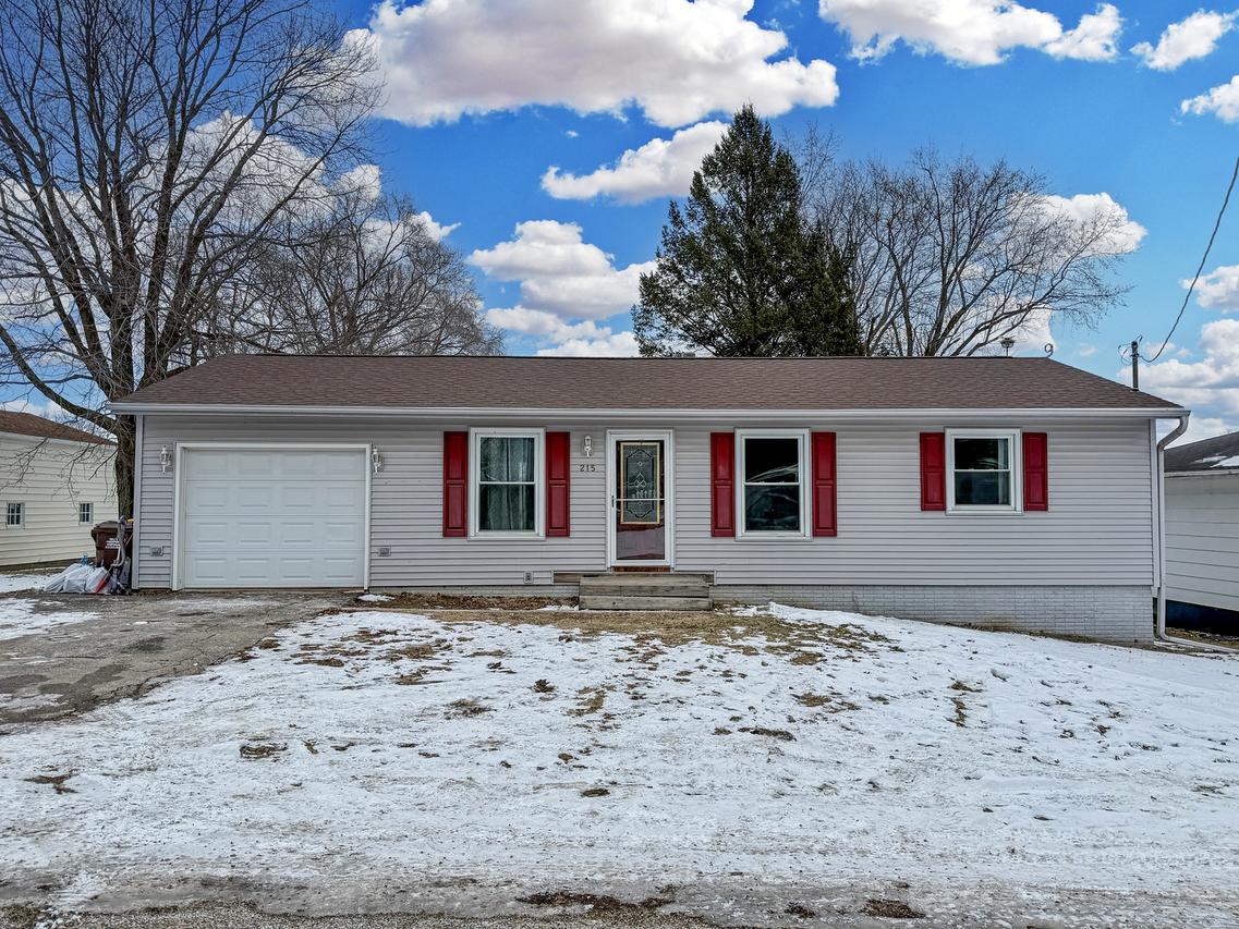 215 Baird St., Dakota, IL 61018