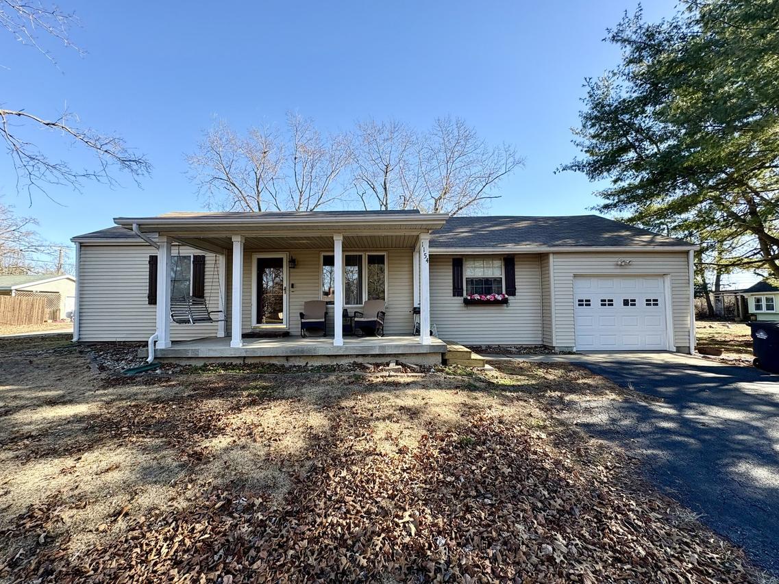 1154 N Franklin St. #1, Salem, IL 62881