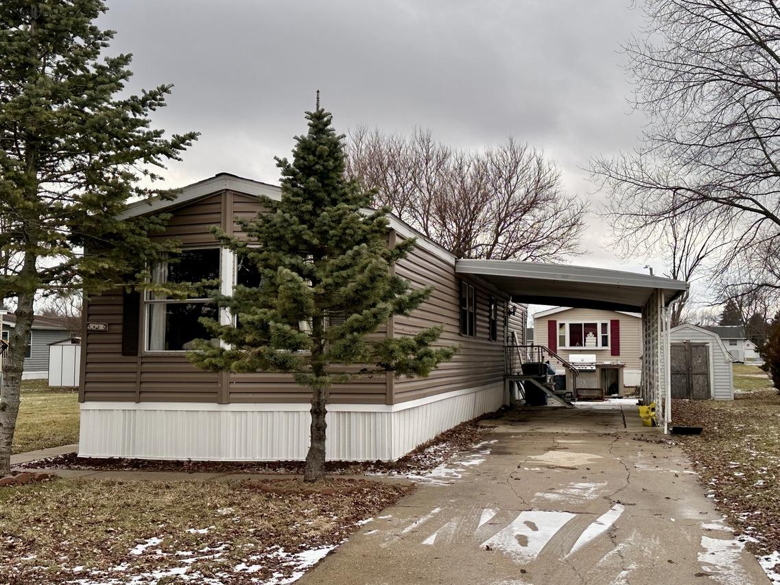 1021 Springdale Ln., Dekalb, IL 60115