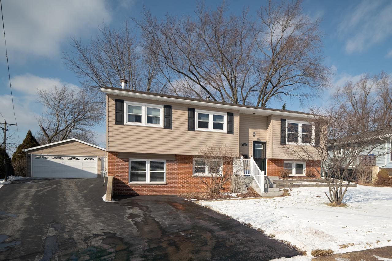 7324 Willow Ave., Woodridge, IL 60517