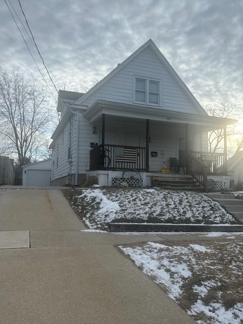 813 E Taylor St., Bloomington, IL 61701