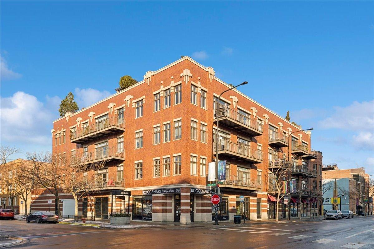 800 W Cornelia St. #408, Chicago, IL 60657