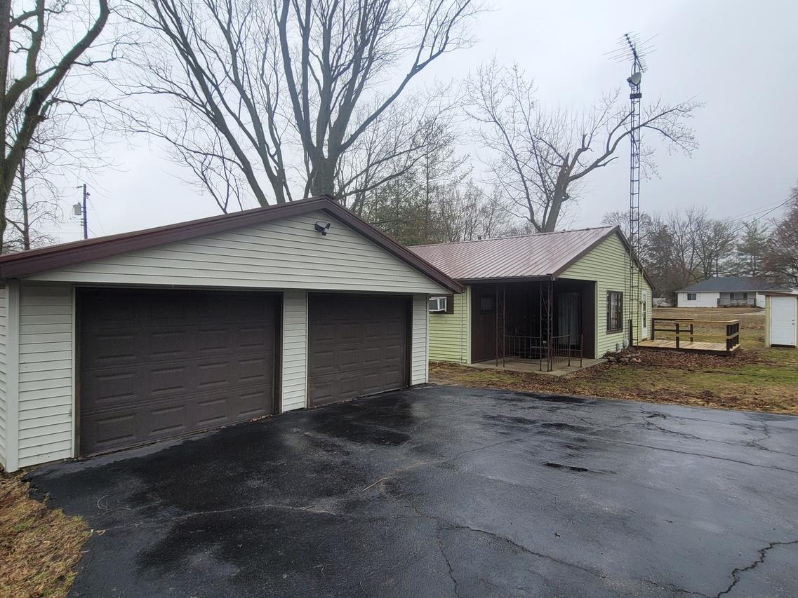 2314 1/2 E Main St., Urbana, IL 61802