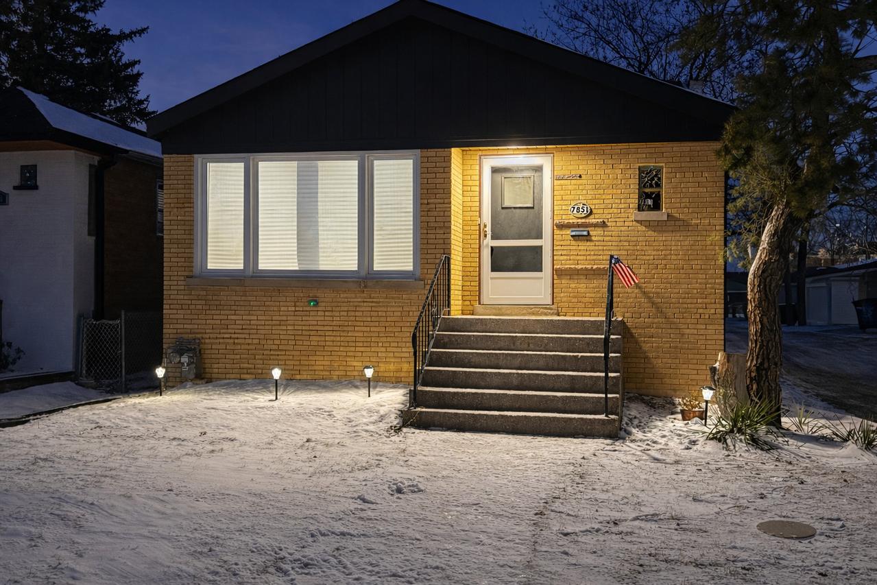 7851 Moody Ave., Burbank, IL 60459