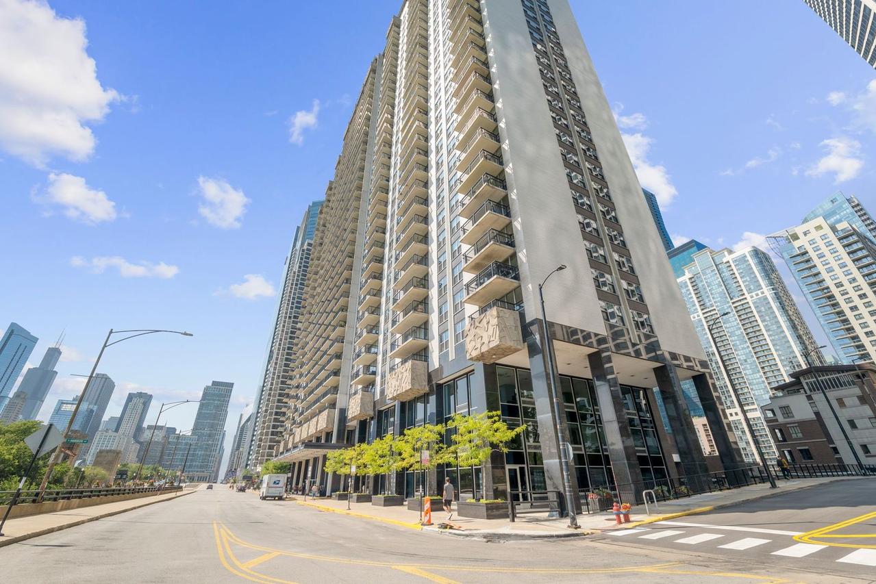 400 E Randolph St. #2225, Chicago, IL 60601