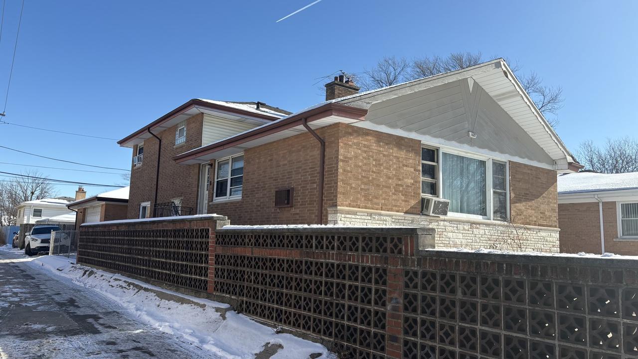 1627 Orchard St., Des Plaines, IL 60018