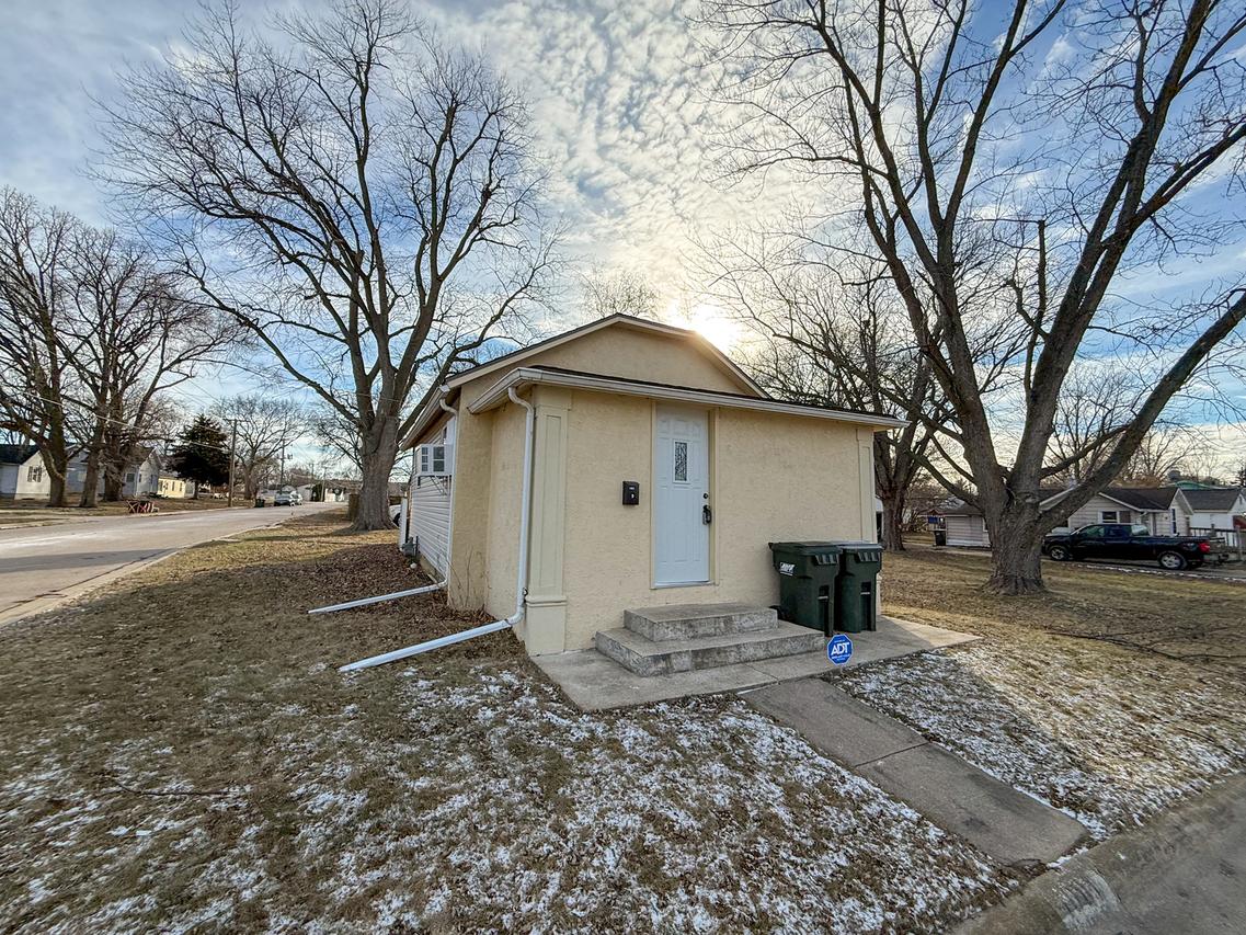 1001 W 9th St., Sterling, IL 61081