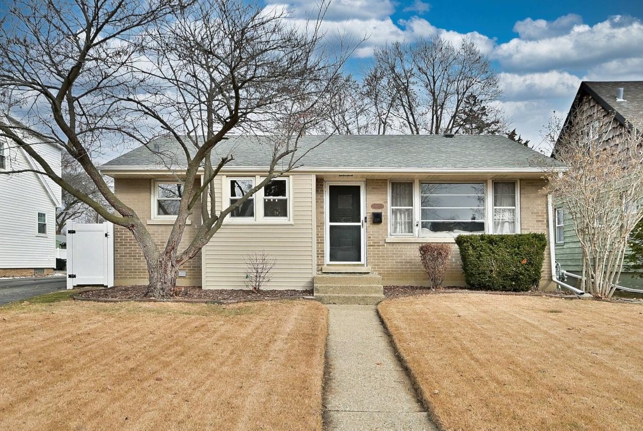 465 W Verret St., Elmhurst, IL 60126