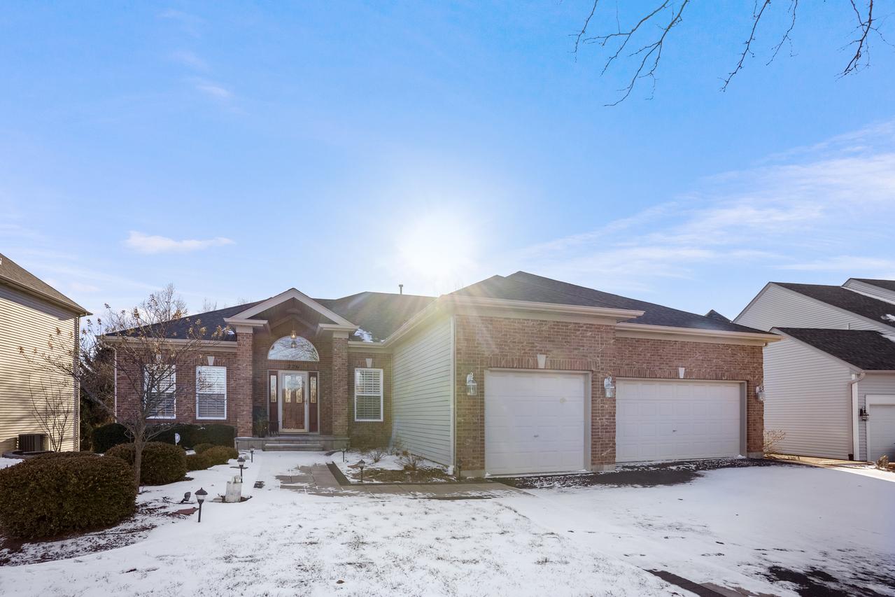 226 Glenbrook Ct., Gilberts, IL 60136