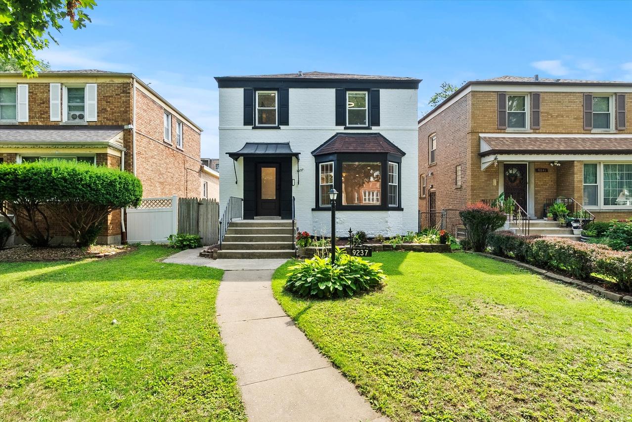 9237 S Justine St., Chicago, IL 60620