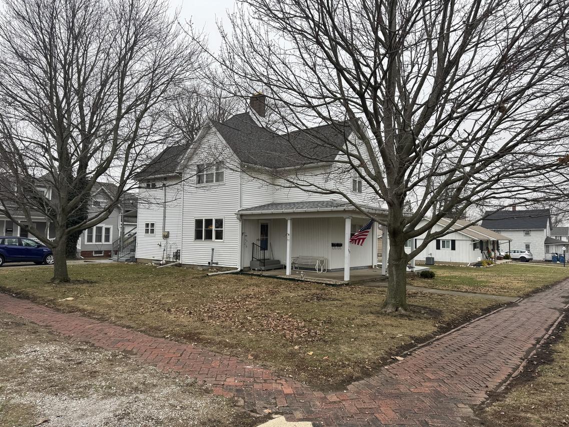 725 S 2nd Ave., Hoopeston, IL 60942