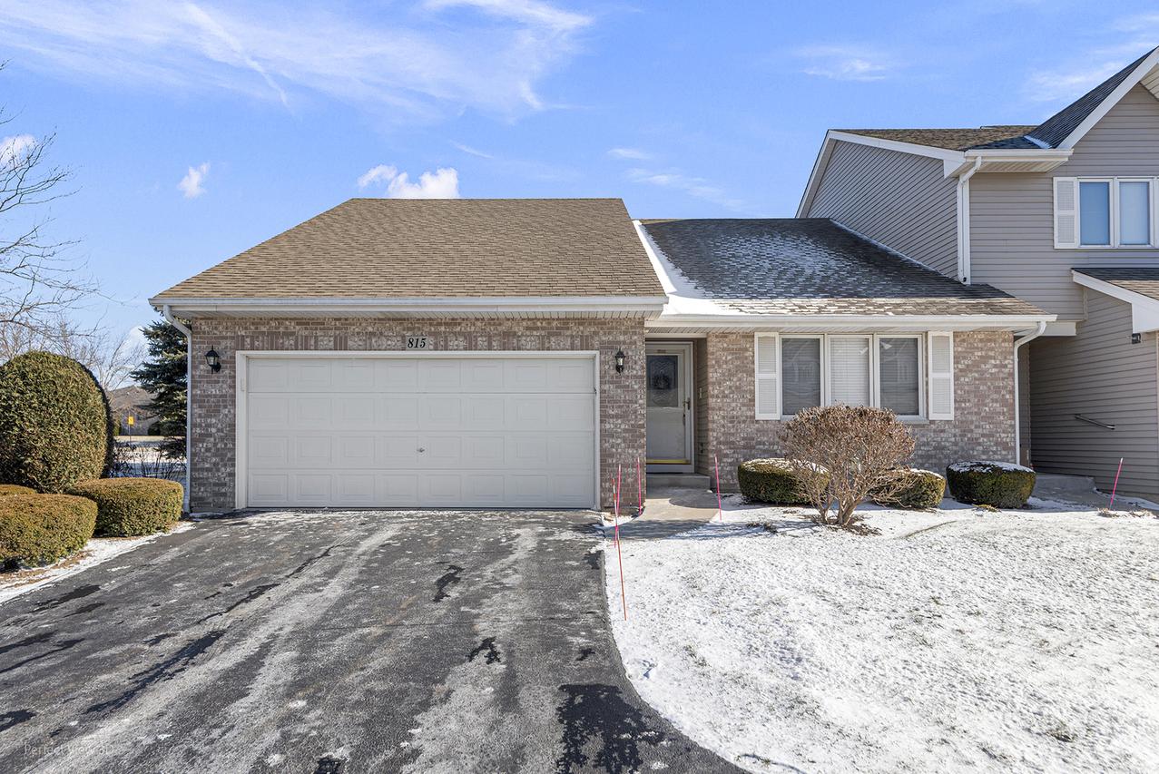 815 Bruce Robert Ln., Hampshire, IL 60140