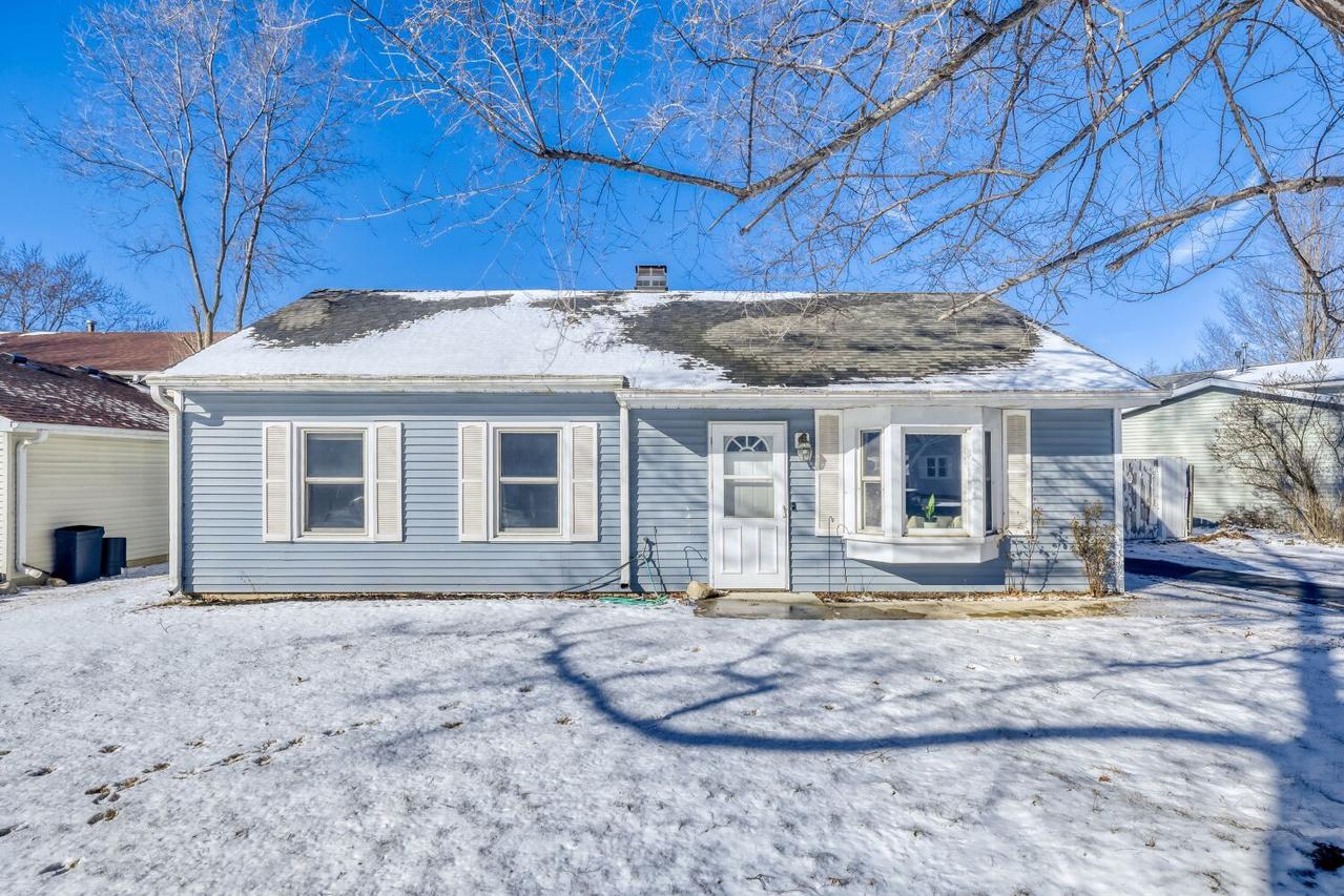 290 Oakwood Dr., Antioch, IL 60002