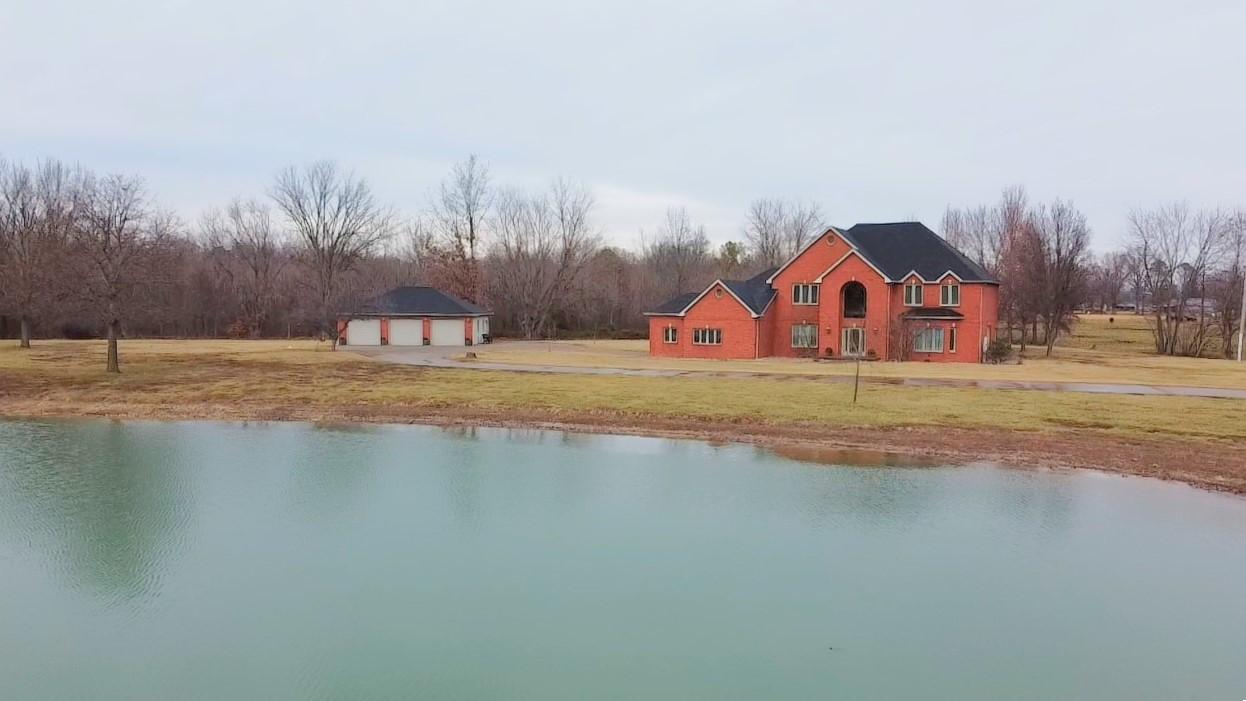 12863 Bowling Alley Rd., Benton, IL 62812