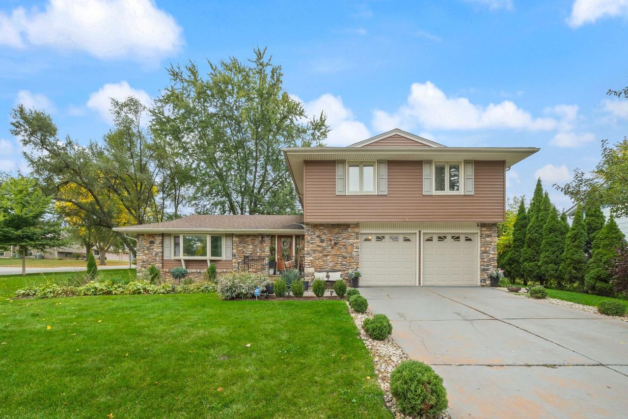320 Pochet Ln., Schaumburg, IL 60193