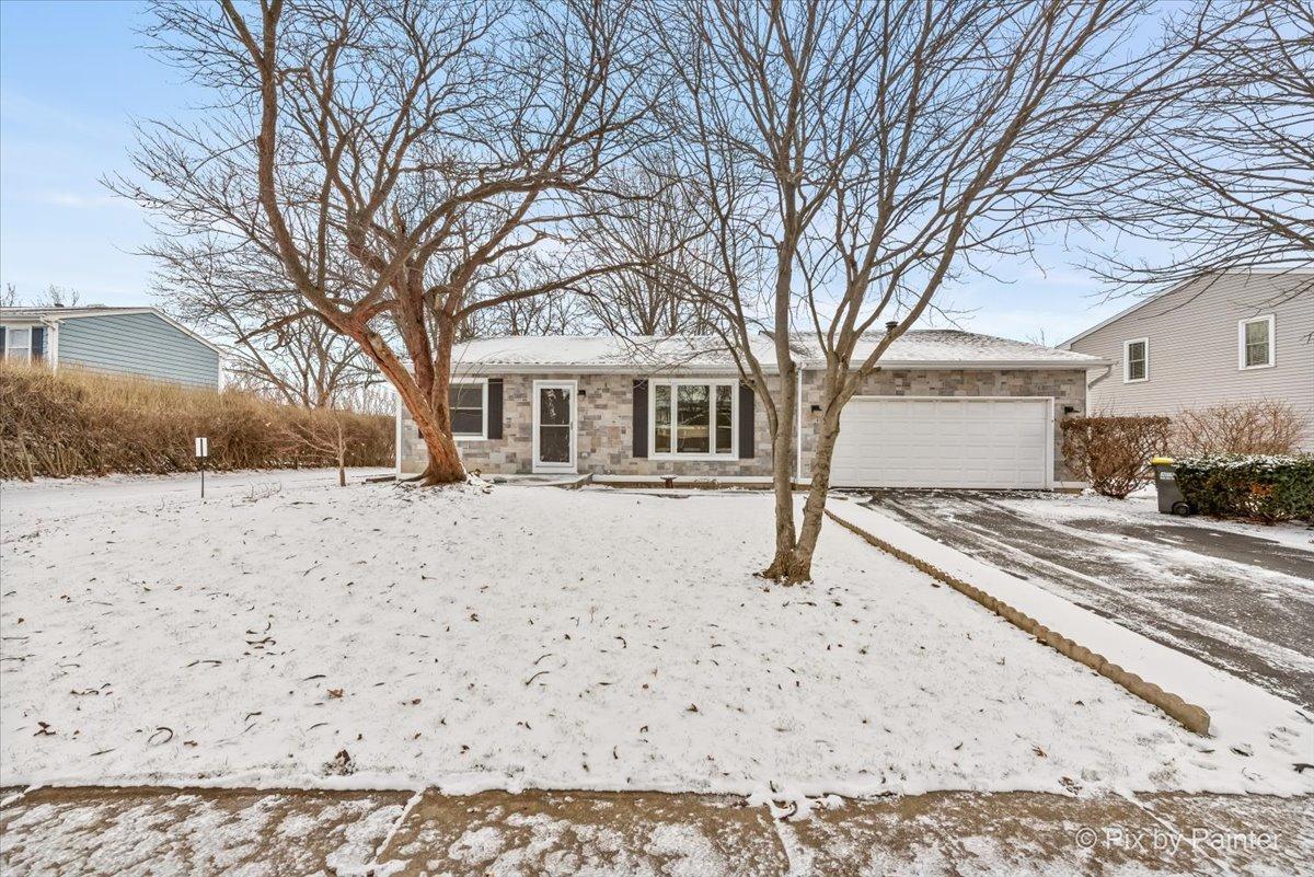 390 S Garden Ave., Roselle, IL 60172