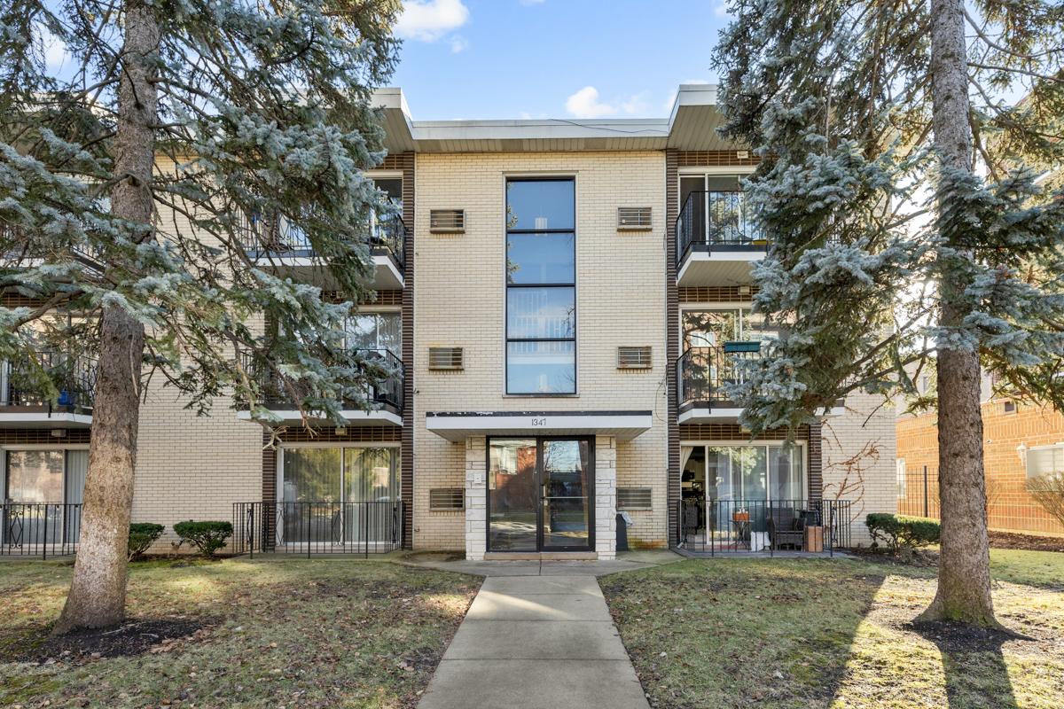 1347 Perry St. #4, Des Plaines, IL 60016