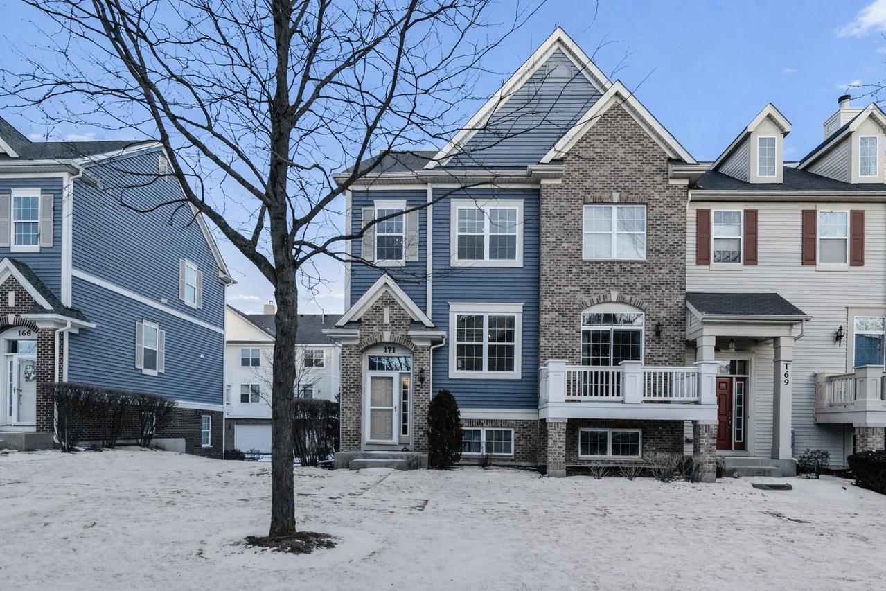 171 Shaftesbury St., Carol Stream, IL 60188