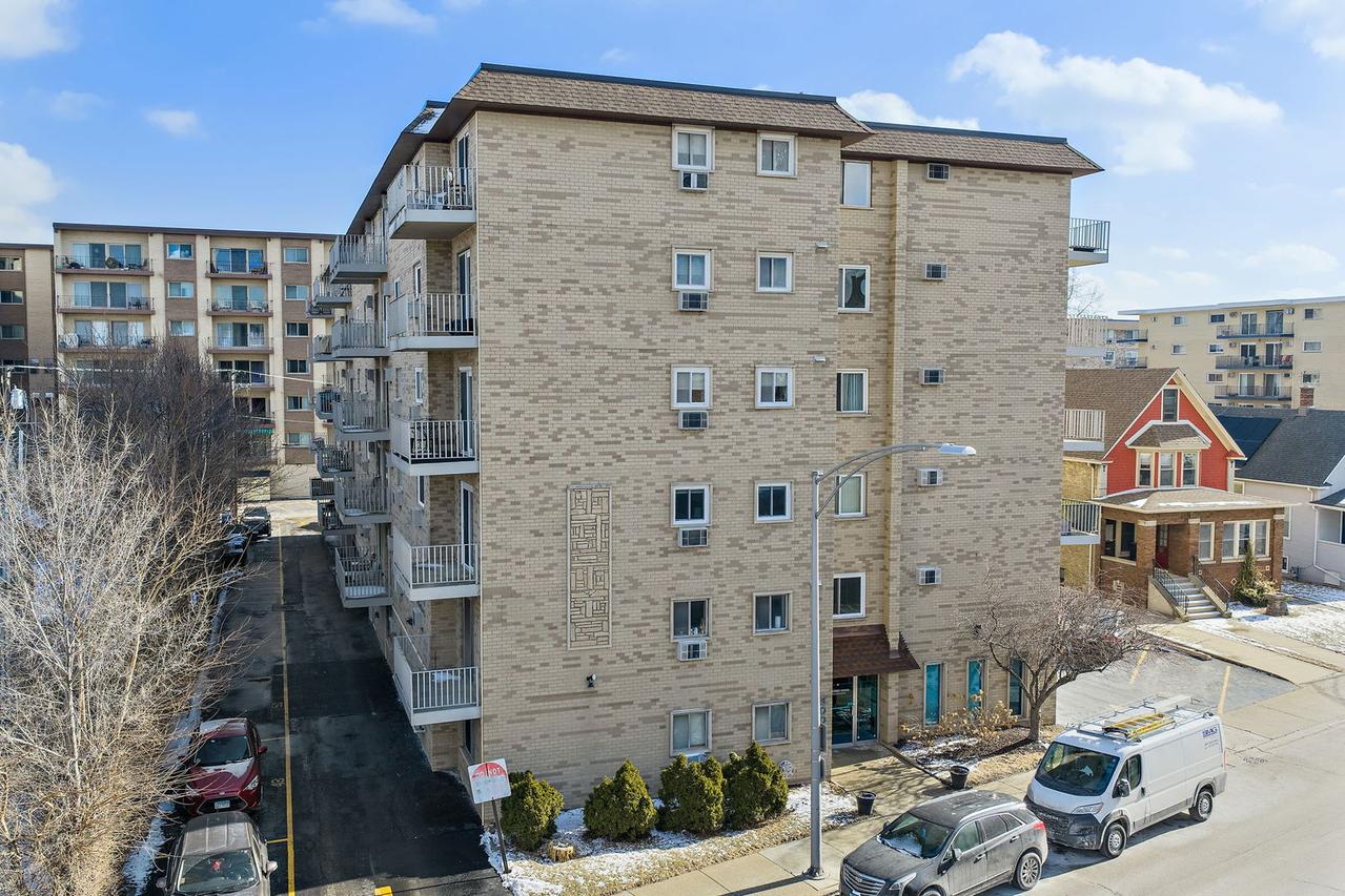 300 Circle Ave. #5G, Forest Park, IL 60130