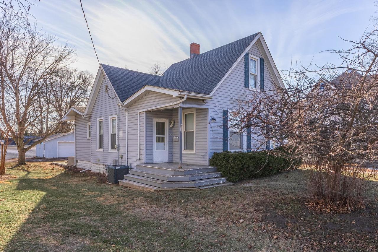 154 W Main St., El Paso, IL 61738